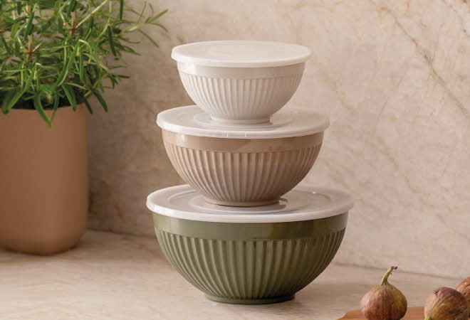 bilde av bollesett i ulike færger med grøn underst, rosa i midten, hvit på toppen. fra stor till små