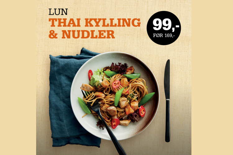 thai kylling og nudler fint dandert på et fat