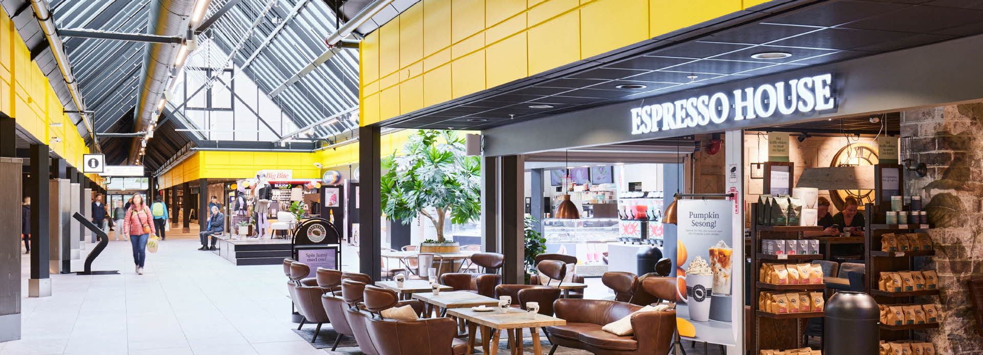 AMFI Åsane fellesareal, i gang utenfor Espresso house