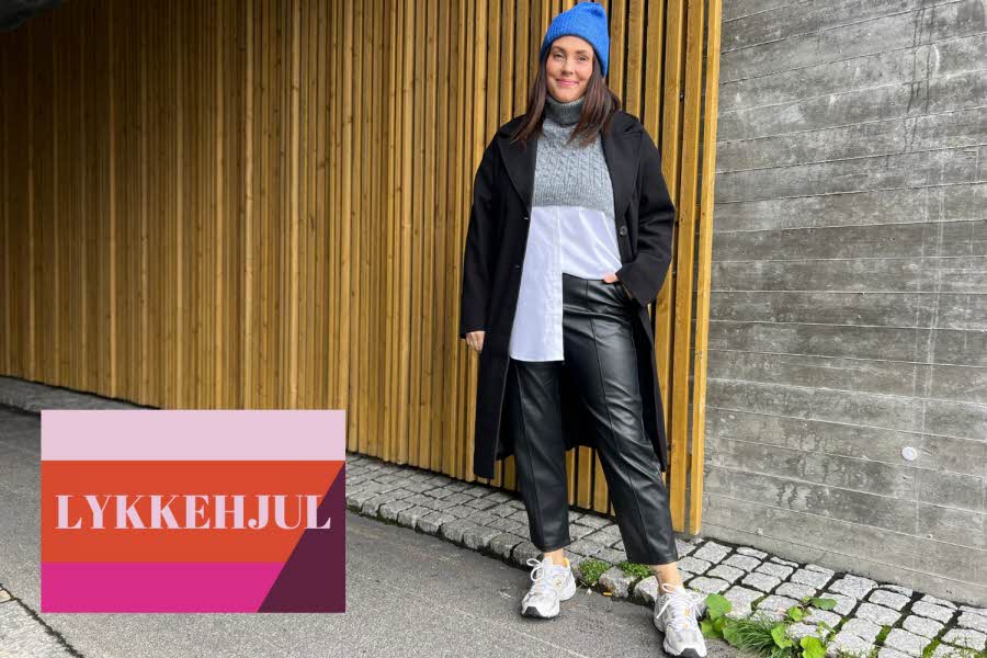 En dame ikledd høstens nyheter i yttertøy