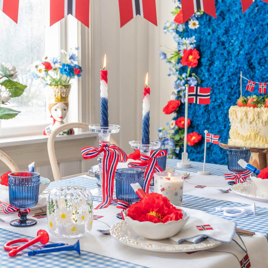 Tildekket bord til 17. mai