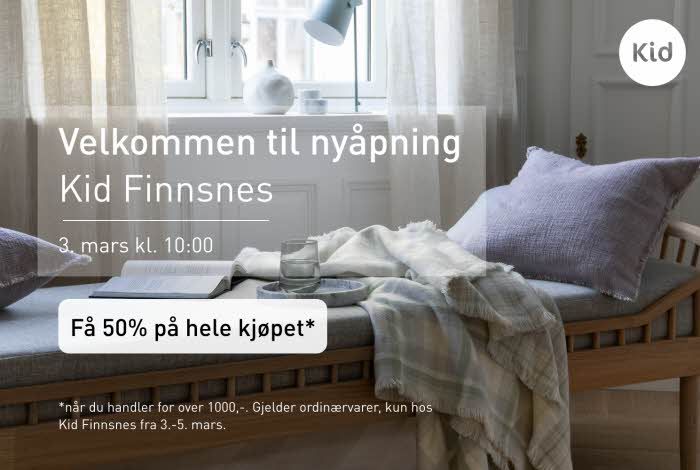 daybed med pute, teppe og bok på. Teksten Velkommen til nyåpning Kid Finnsnes 3. mars kl. 10. Få -50 % på hele kjøpet når du handler for over 1000,-. Gjelder ordinærvarer, kun hos Kid Finnsnes fra 3.-5. mars