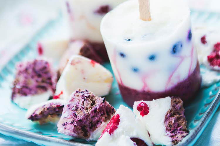 Yoghurt-is med skogsbær