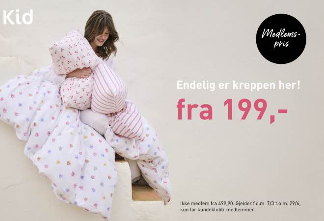 Mørkhåret jente holder mange lyse sengetøy