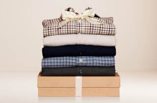 bilde av skjorter på en gave pakke