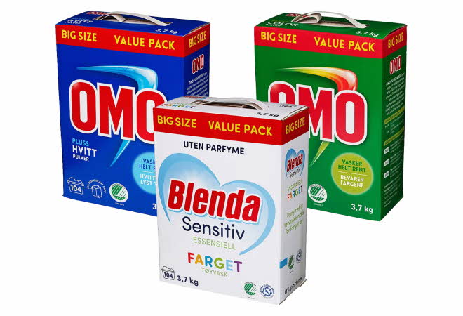 To pakker med OMO og en pakke med Blenda vaskepulver