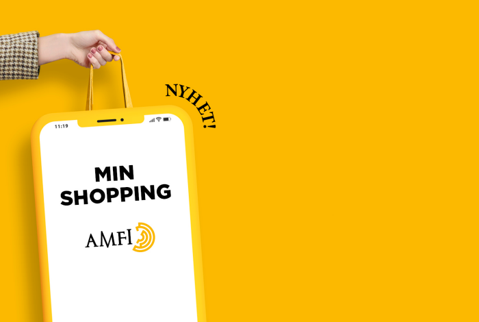 Dame som holder en pose med teksten "min shopping - amfi"