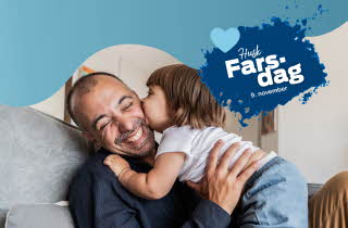 Barn som kysser sin far på kinnet