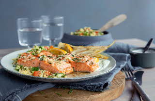Ovnsbakt laks med fennikel og tabbouleh.