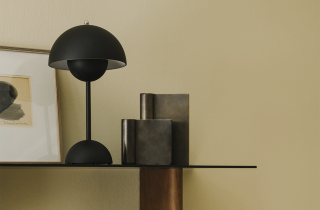 en svart lampe