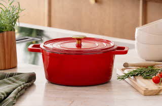 bilde av en stjøpejernsgryte i rød færge