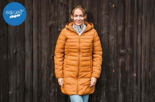 Dame med oransje New Haven jakke