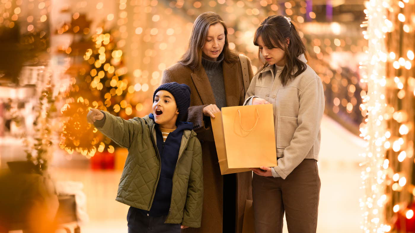 familie på julehandel