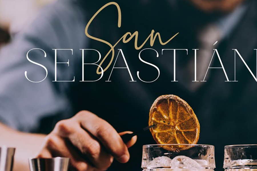 San Sebastian er en levende lounge bar, med en tropisk atmosfære og hjemmekoselig preg. 