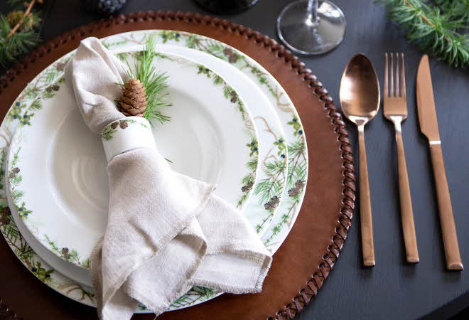 En borddekking med Nostalgi serien fra Magnor