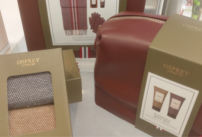 Bilde av 3 gavepakninger fra Boots apotek