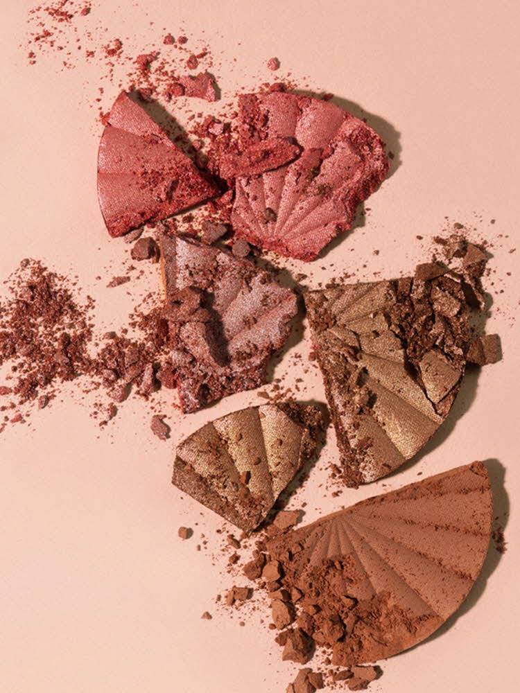 øyenskygger i rosa og beige farger