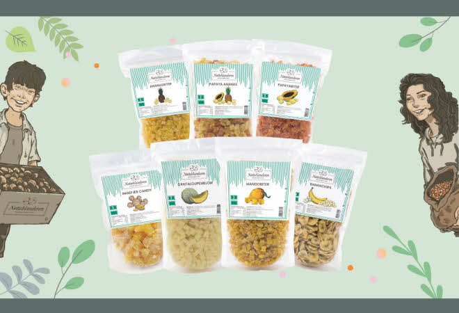 Diverse pakker med tørket frukt og nøtter.