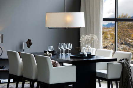 Lampe over et spisebord