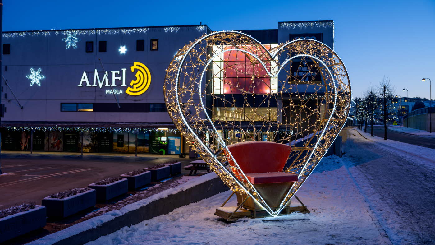 lysende hjertestol utenfor AMFI Madla