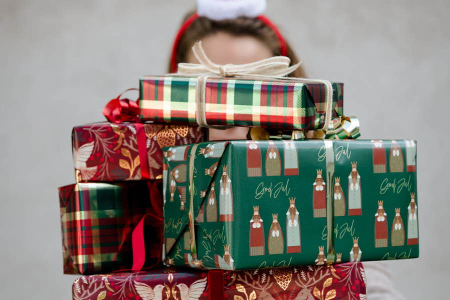 gavepakning med julemotiv