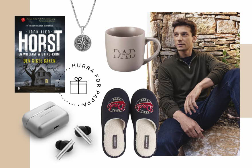 Mann sitter i jeans og grønn genser. Bok, kjede, krus, tøfler, ørepropper.