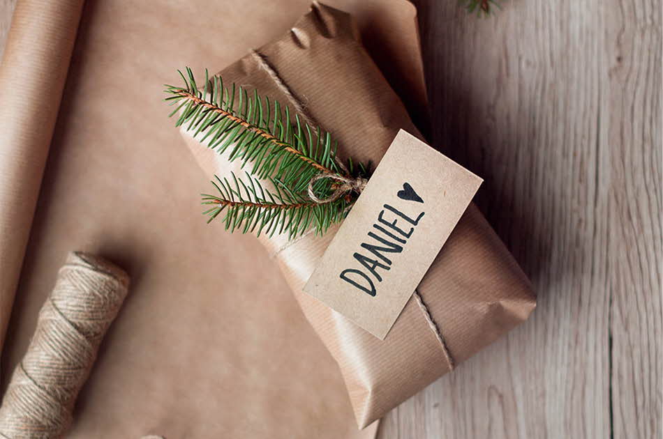 Ferdig innpakket gave med navnelapp Daniel på