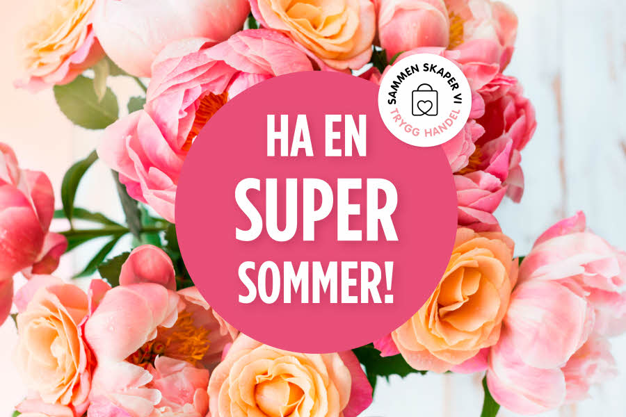 Utsnitt av en blomsterbukett med peoner og roser i rosatoner med rosa runding med teksten Ha en super sommer