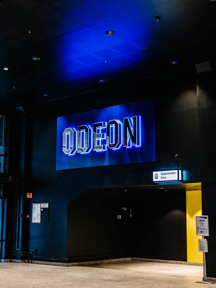 Neonskilt av logoen til Odeon