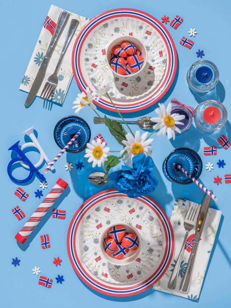 Tildekket bord til 17. mai