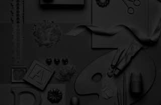 Ulike hobby- og kunstmaterialer som maling, bånd og dekor.