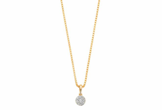 Gullkjede med rundt anheng besatt med diamanter.