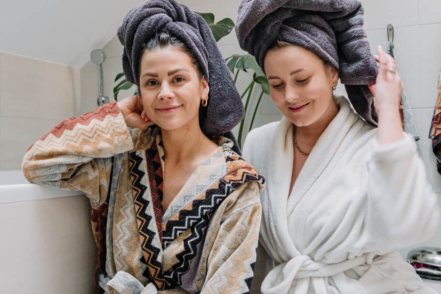 Pleie av hud og hår er en viktig del av hverdagsrutinen, særlig for Maria Sagvik og Kaja-Marie Christensen. Vi har bedt de dele deres beste skjønnhetstips!