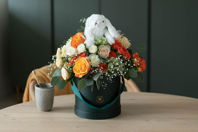 Blomster med bamse i