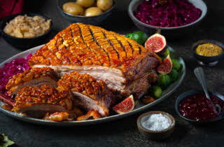 bilde av nystekt juleribbe