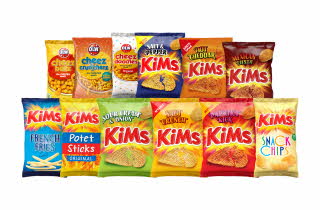 Mange ulike poser med potetgull fra Kims og OLW