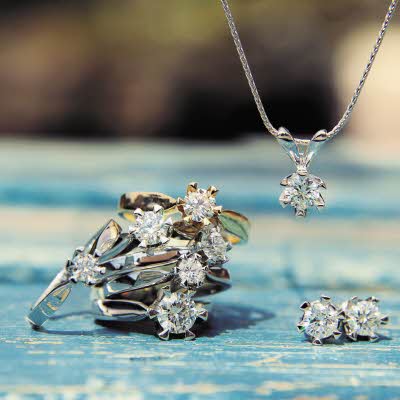 Diamanter i smykke, ring og øredobber, fra Diamanthuset