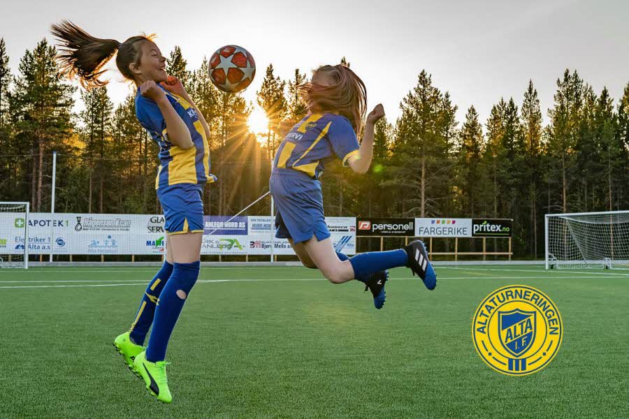 Fotballjenter med Alta IF drakter