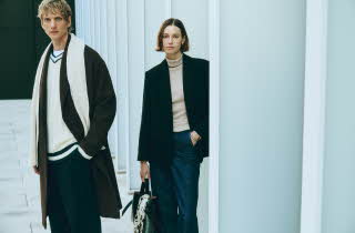 En mann og en kvinne med klær fra Selected