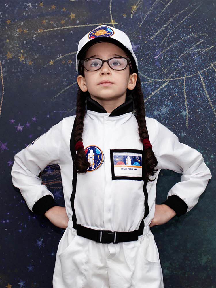 Barn kledd ut som astronaut