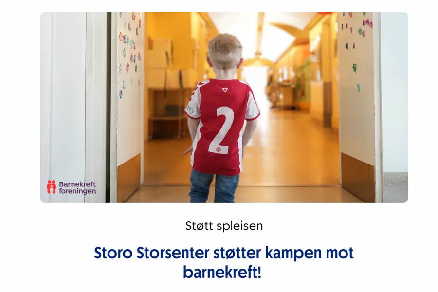 Gutt med fotballtrøye og teksten "Storo Storsenter støtter kampen mot barnekreft"
