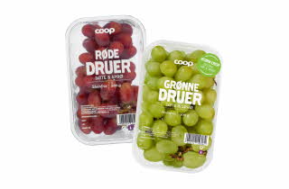 To pakker med røde og grønne druer fra Coop