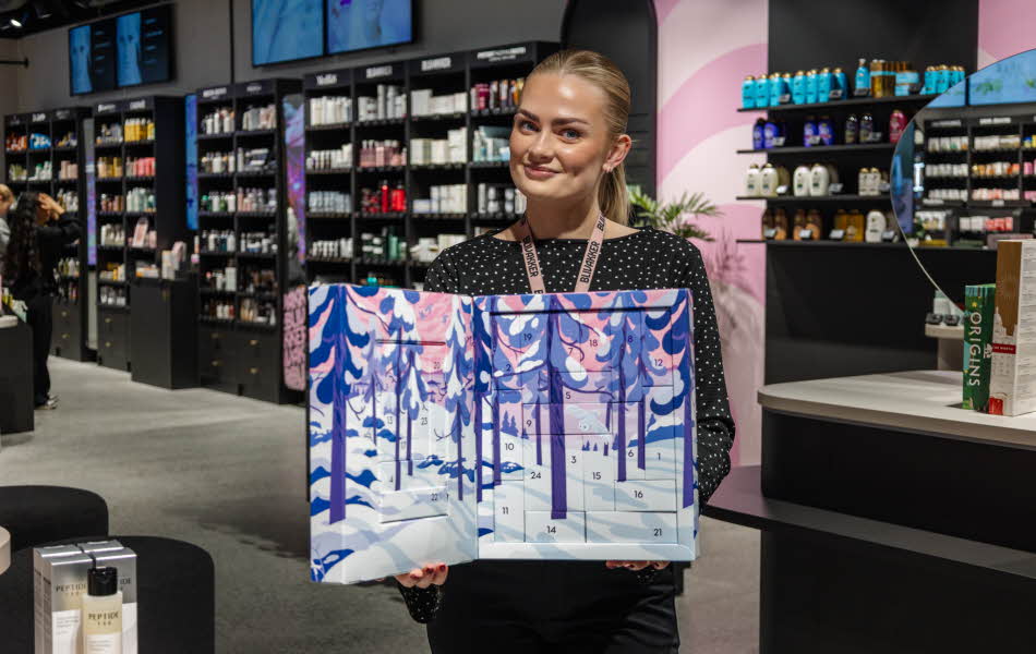 Dame med julekalender fra Blivakker