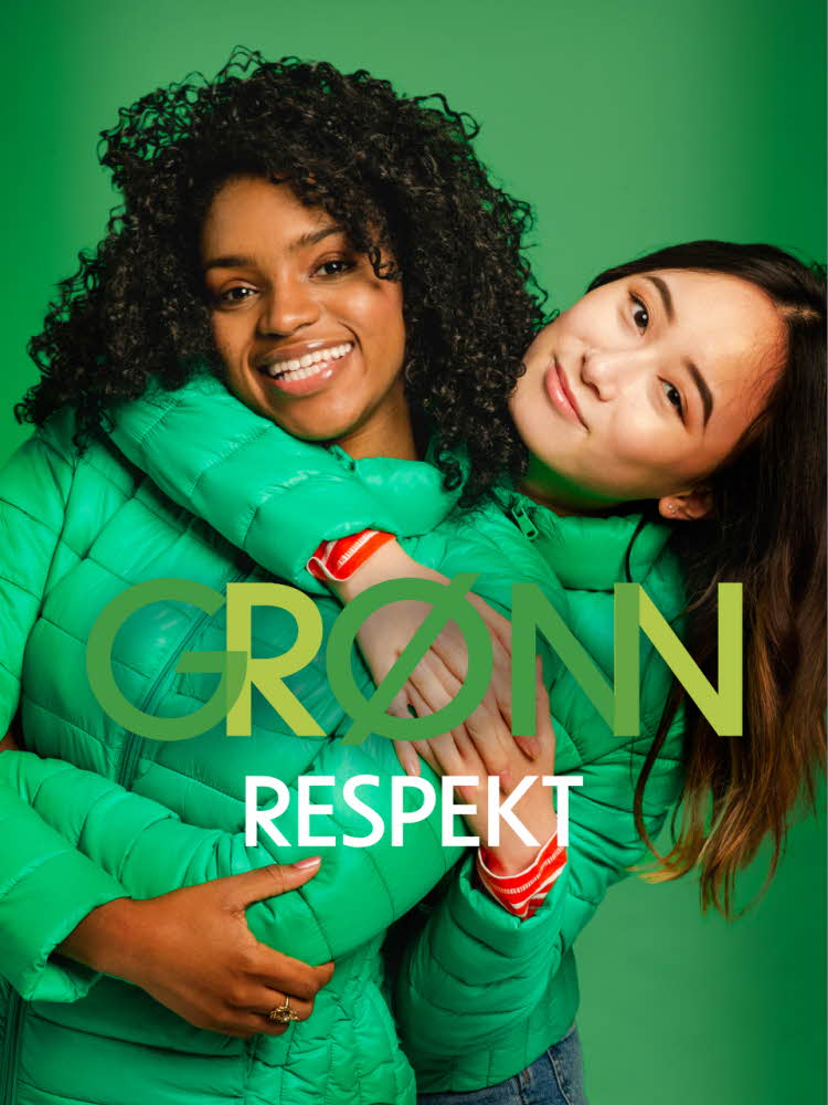 Grønn bakgrunn, to damer i grønne jakker holder rundt hverandre. Tekst: Grønn Respekt