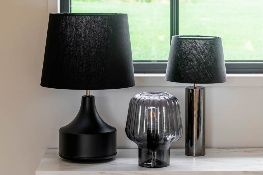 tre sorte lamper med forskjellig design