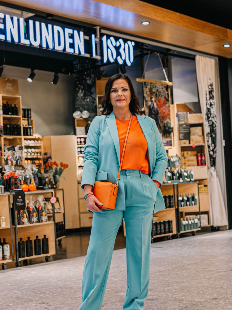 Dame i blå dress