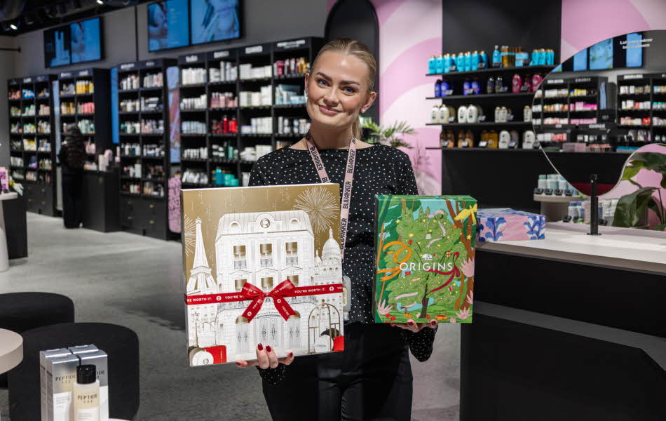 Dame med julekalender fra Loreal og Origins hos Blivakker