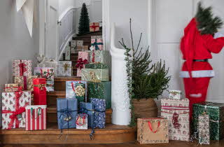 bilde av julepapir og julegaver