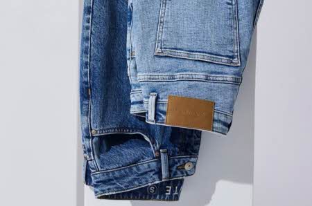 To blå jeans