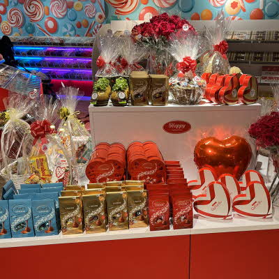 En massa olika godis och choklad